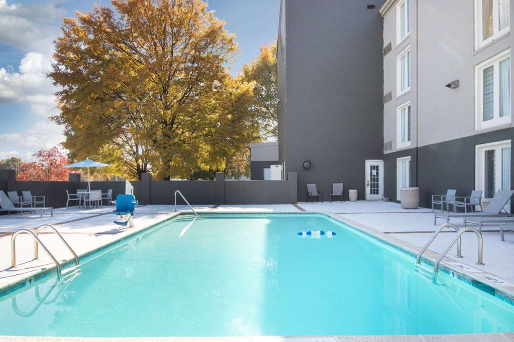 La Quinta Inn & Suites by Wyndham Atlanta Airport South - photo 6