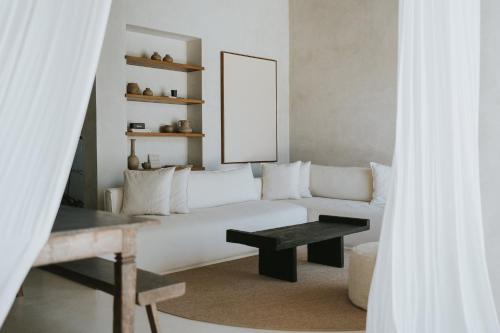 Designer 3BR Villa Tropical Stay Near Canggu — 4-Star Luxury Hotel in Kerobokan, Indonesia