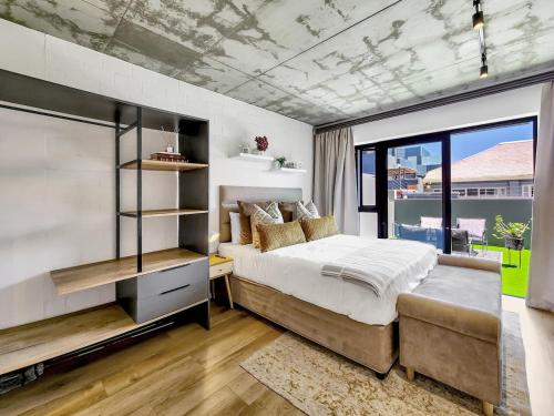 Luxury Studio Near Beach with AC and Patio