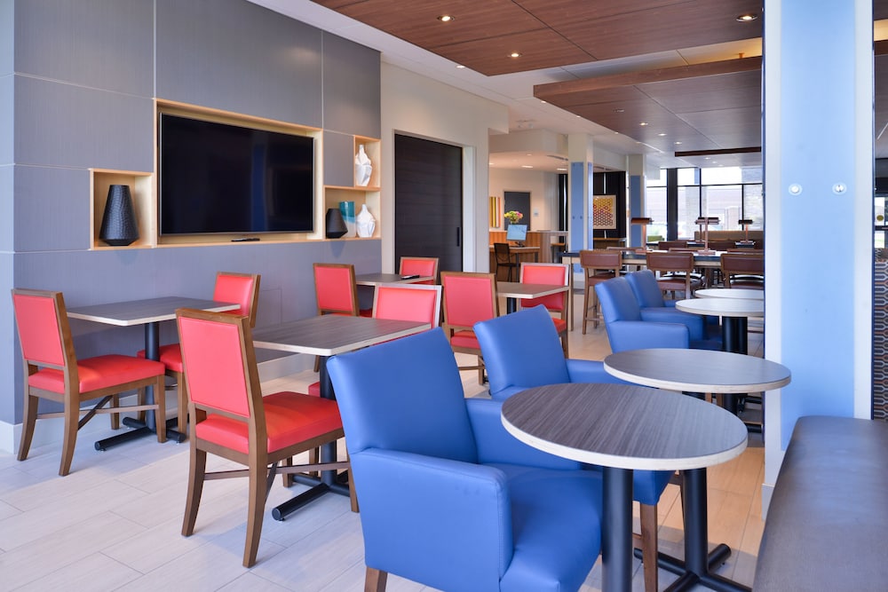 Holiday Inn Express & Suites Olathe West by IHG - photo 28