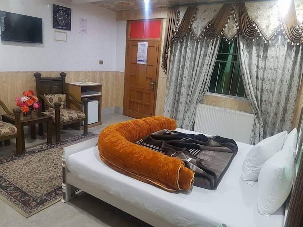 Al Maaz Hotel Mall Road in Murree, Pakistan