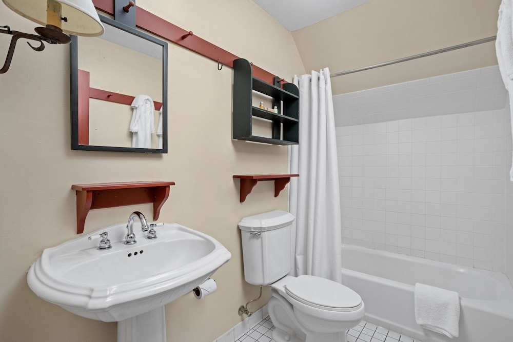Artists Colony Inn & Restaurant - photo 43