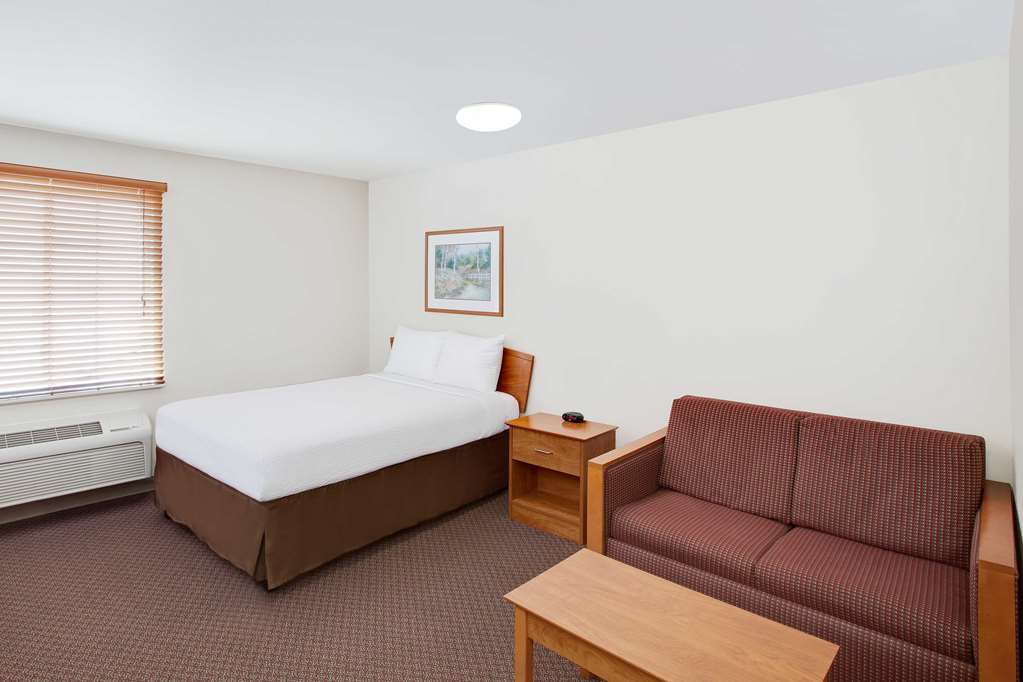 Woodspring Suites Denton - photo 14