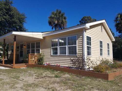 E Huron 401 in Folly Beach, United States