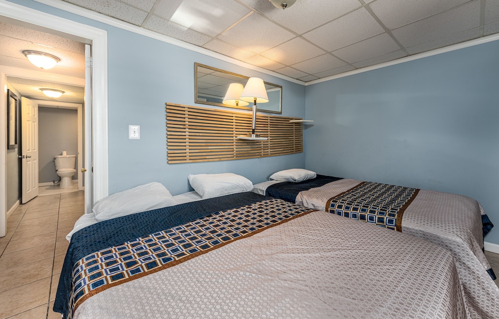 Boardwalk Hotel Charlee & Beach House Rentals - photo 9