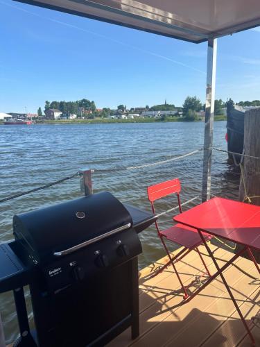 Hausboot Wasservilla — Luebeck