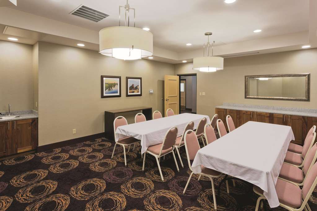 La Quinta Inn & Suites by Wyndham Butte - photo 36