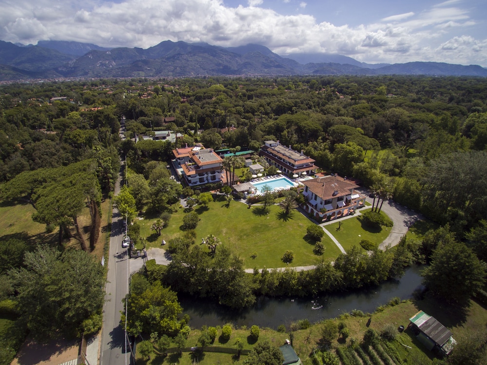 California Park Hotel — 4-Star Luxury Hotel in Forte Dei Marmi, Italy