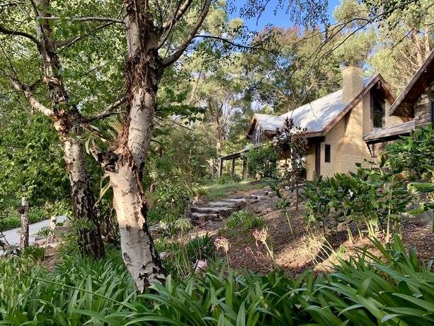Emerald Star Cottages - carbon neutral hotel in Emerald