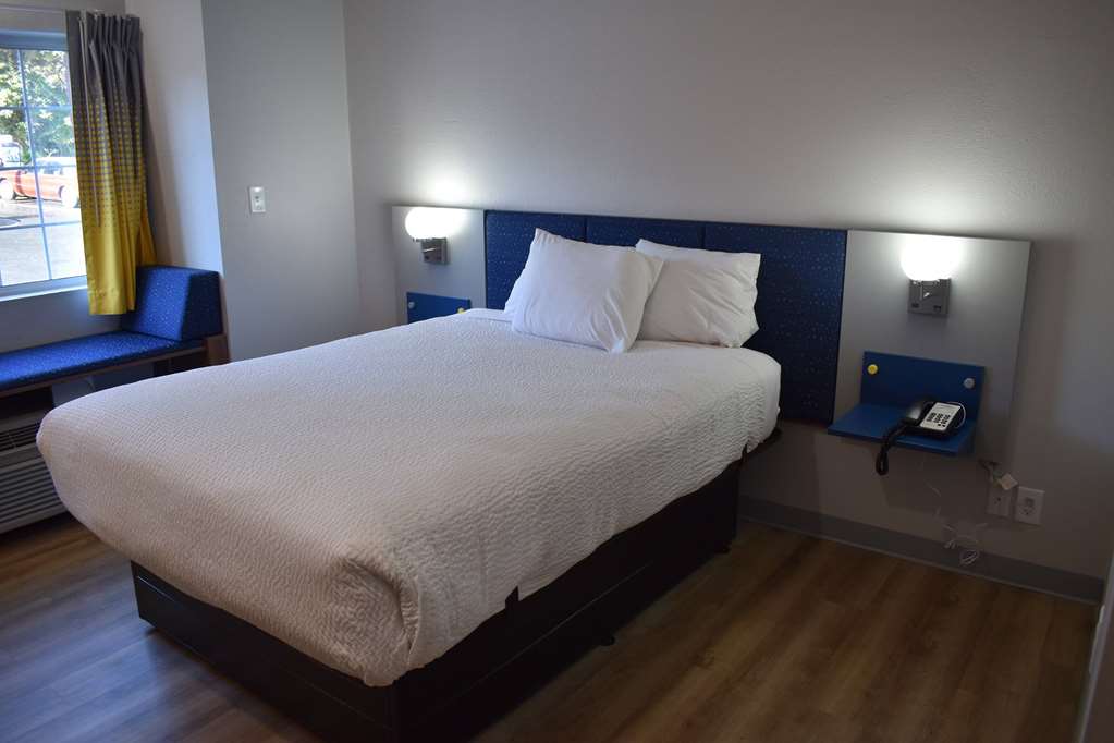Microtel Inn & Suites by Wyndham Stockbridge Atlanta I 75 - photo 40