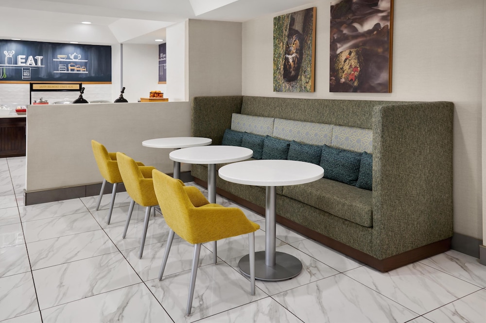 Hampton Inn Kansas City The Legends - photo 26