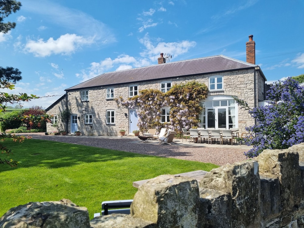 Ystrad Bach - carbon neutral hotel in Denbigh
