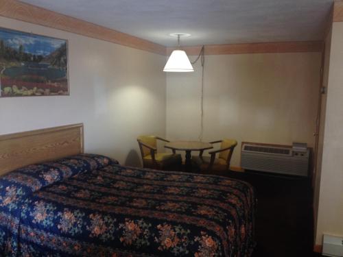 Knotty Pine Motel - photo 20