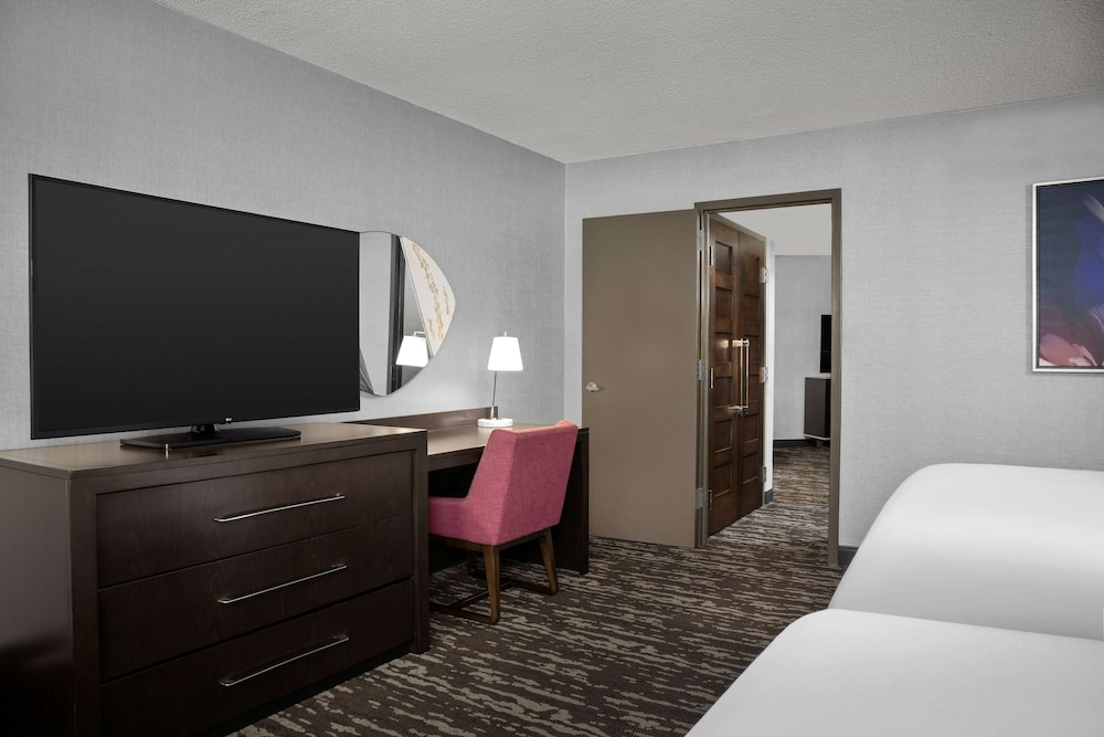 Embassy Suites by Hilton Crystal City National Airport - photo 14