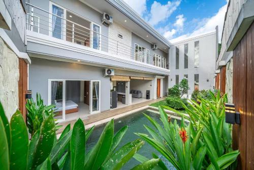 Modern 3BDR Villa Between Canggu & Seminyak — 4-Star Luxury Hotel in Kerobokan, Indonesia