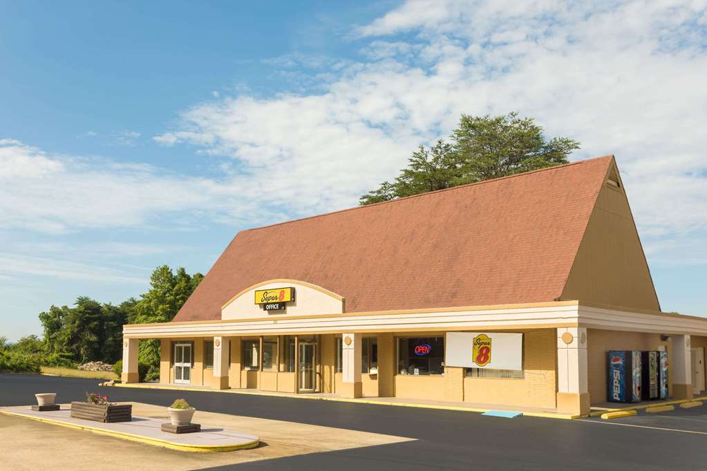 Super 8 by Wyndham Asheville Airport - photo 2