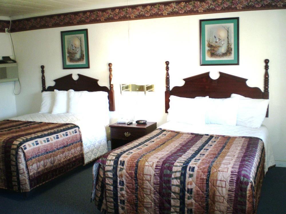 Sunrise Inn Brownsville - photo 11
