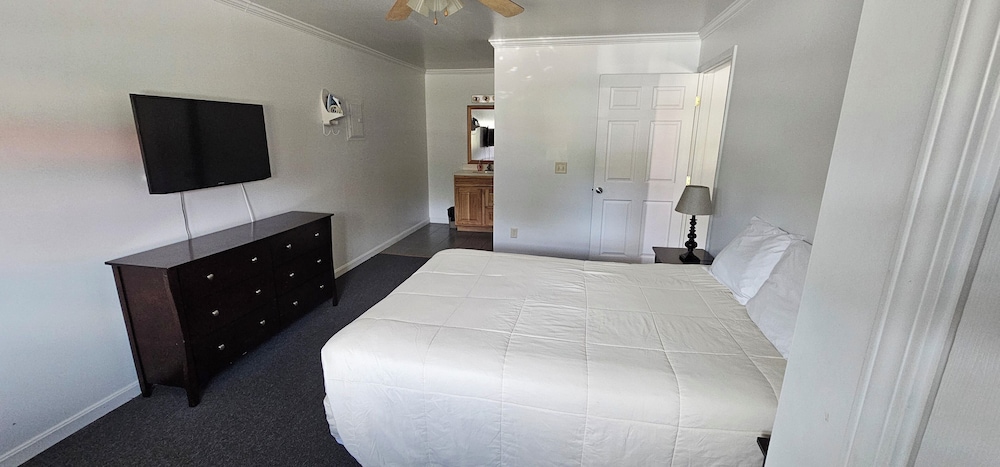 Beverly hills inn - photo 20
