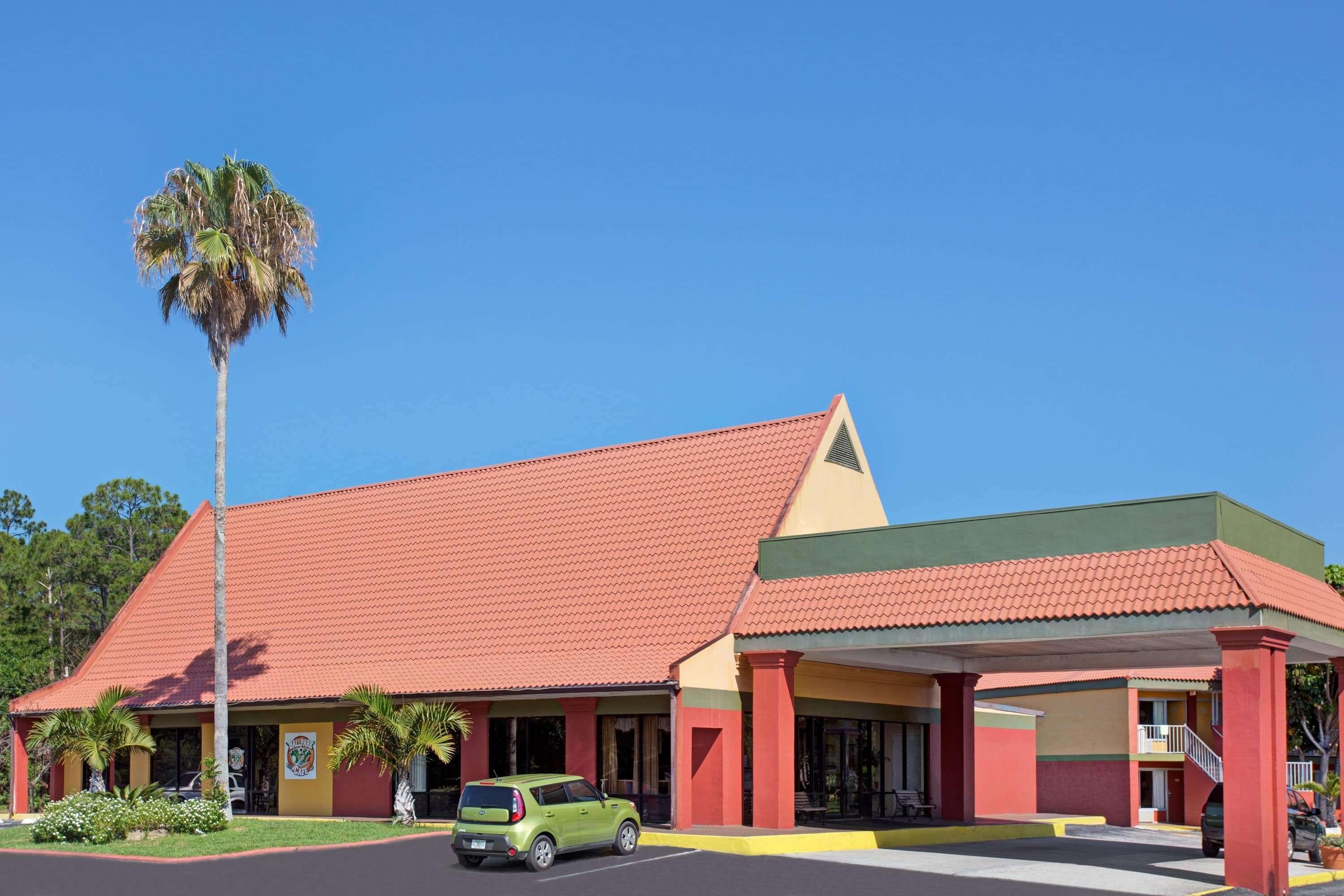 Days Inn By Wyndham Cocoa Cruiseport West At I 95 524 — Cocoa