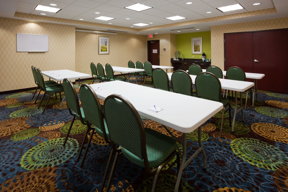 Holiday Inn Express Hotel & Suites Fort Dodge by IHG - photo 41
