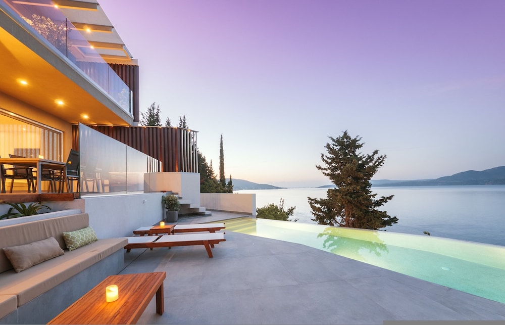 Villa Selina in Nikiana — 4-Star Luxury Hotel in Lefkada, Greece