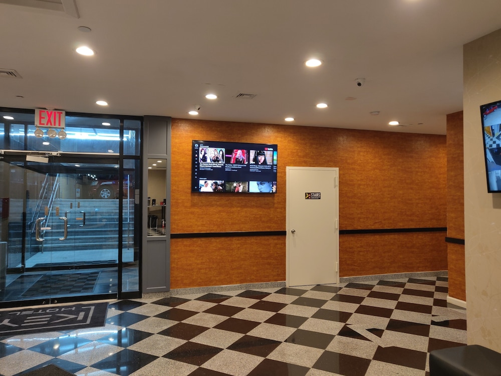 Hotel Key LaGuardia Airport - photo 8