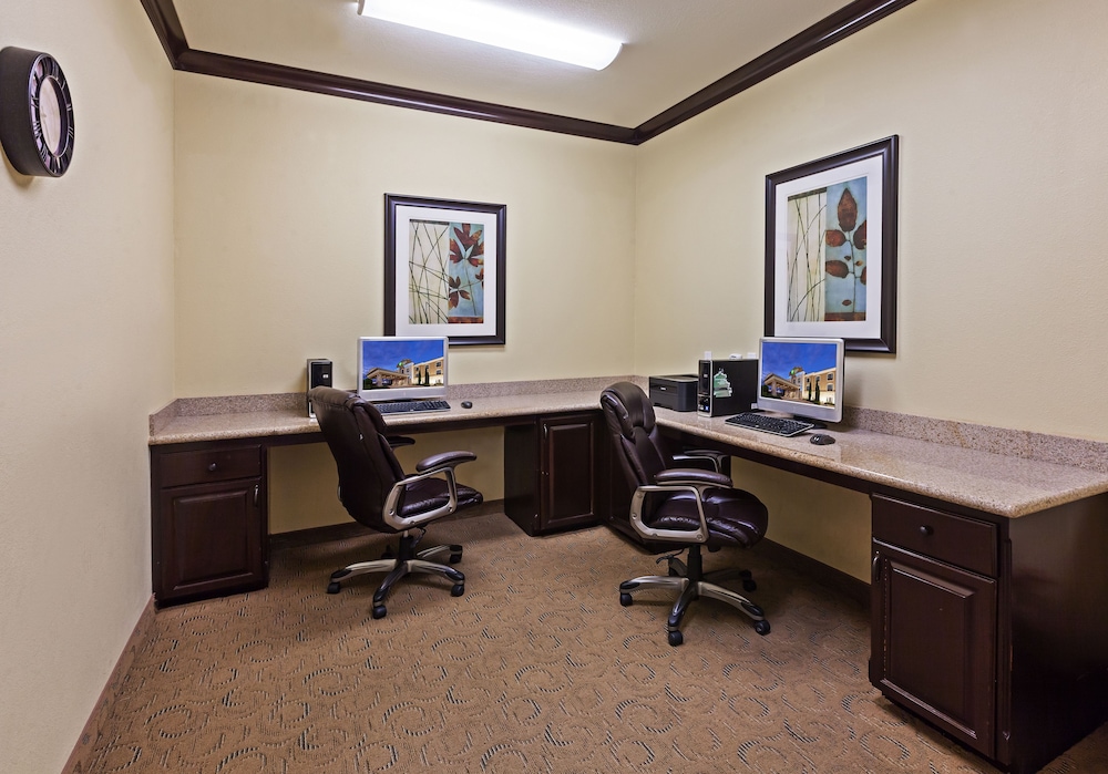 Holiday Inn Express Hotel & Suites Victoria by IHG - photo 21