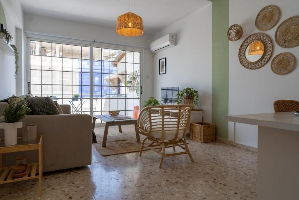 Blossom 1 Bedroom Apartment in Larnaca — 4-Star Luxury Hotel in Larnaca, Cyprus