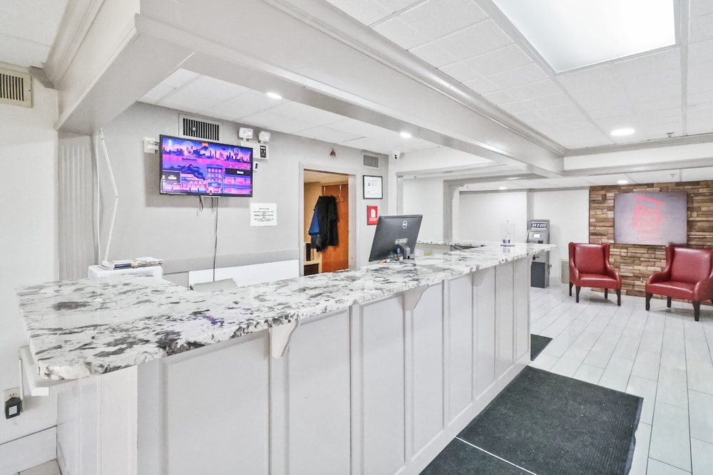 Red Roof Inn & Suites Fayetteville Fort Bragg - photo 28