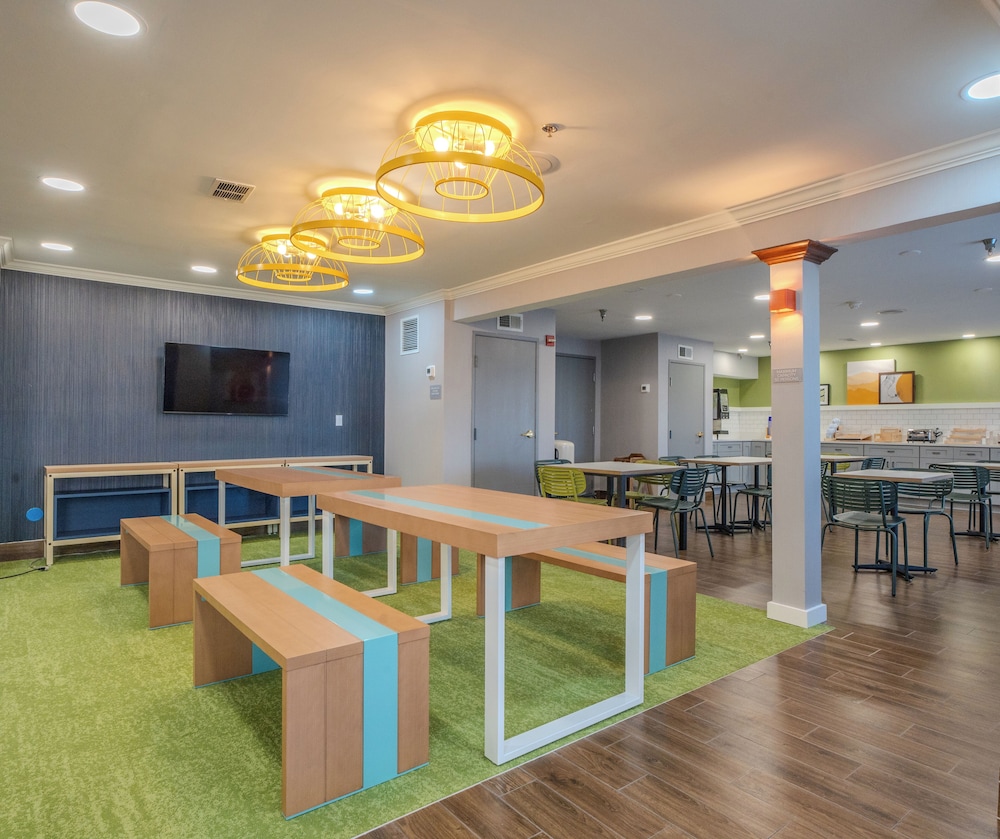 Spark by Hilton Sterling Dulles Airport - photo 42