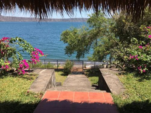 Villa La Giralda Lakefront Pool View Relaxation Haven — 4-Star Luxury Hotel in Masaya, Nicaragua