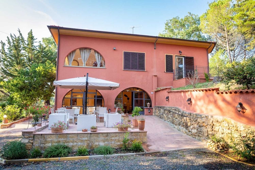 Podere San Filippo — 4-Star Luxury Hotel in Bibbona, Italy