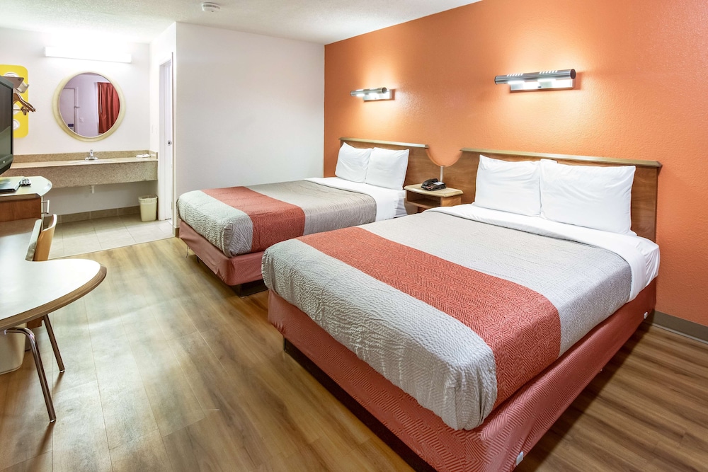 Motel 6 Dayton Englewood - photo 5