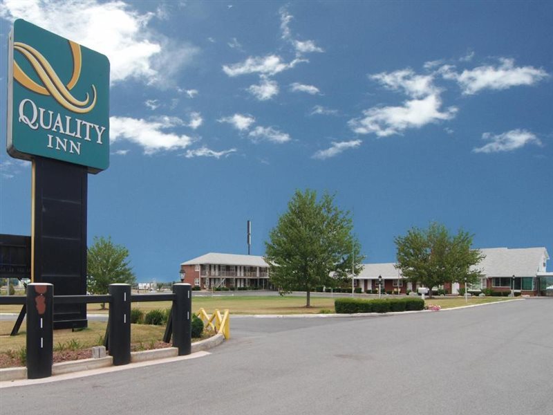 Quality Inn Breeze Manor — Bedford