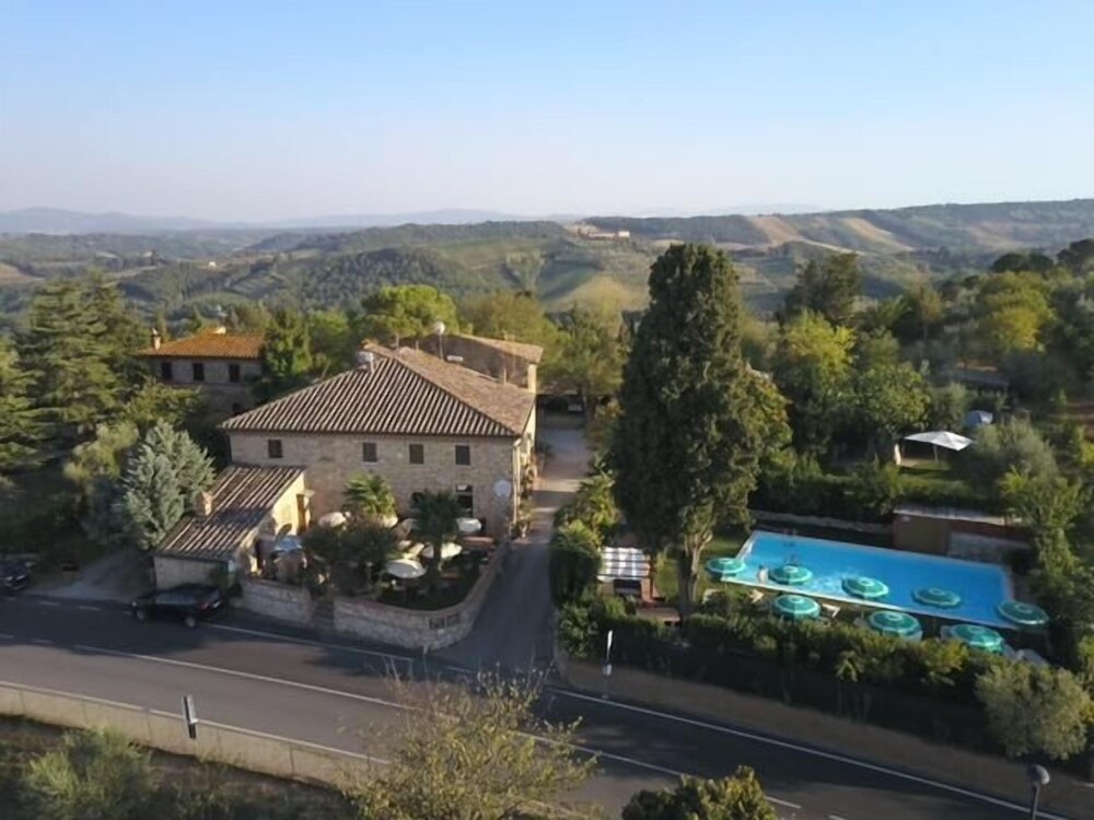 Bed & Breakfast Casale Gregoriano — 4-Star Luxury Hotel in San Gimignano, Italy