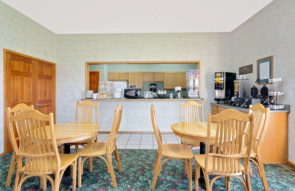 Super 8 by Wyndham Belgrade Bozeman Airport - photo 40