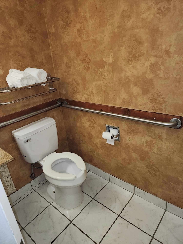 Quality Inn & Suites Somerset Downtown - photo 21