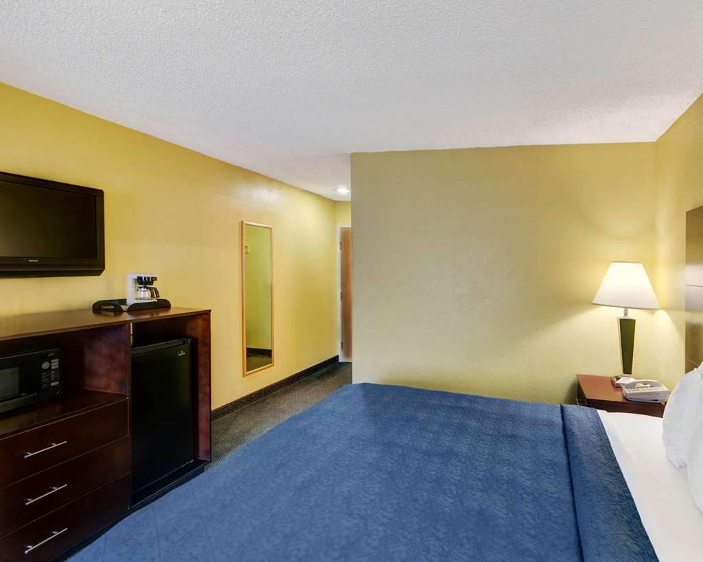 Quality Inn & Suites Grand Prairie South - photo 19