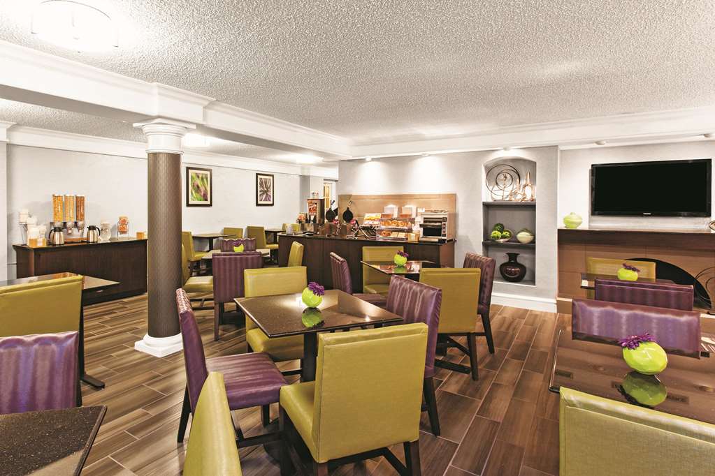 La Quinta Inn by Wyndham Fresno Yosemite - photo 57