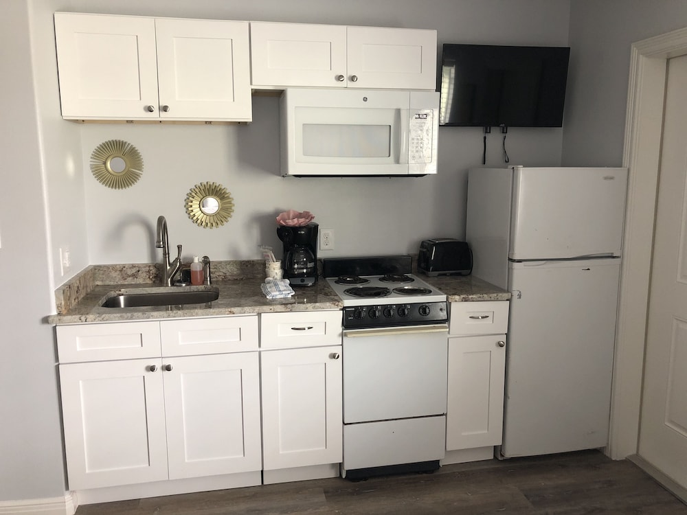 Beachgate CondoSuites & Motel - photo 60
