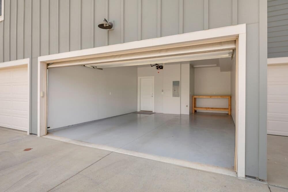 Amazing Urban Townhome near Breweries & River - photo 32