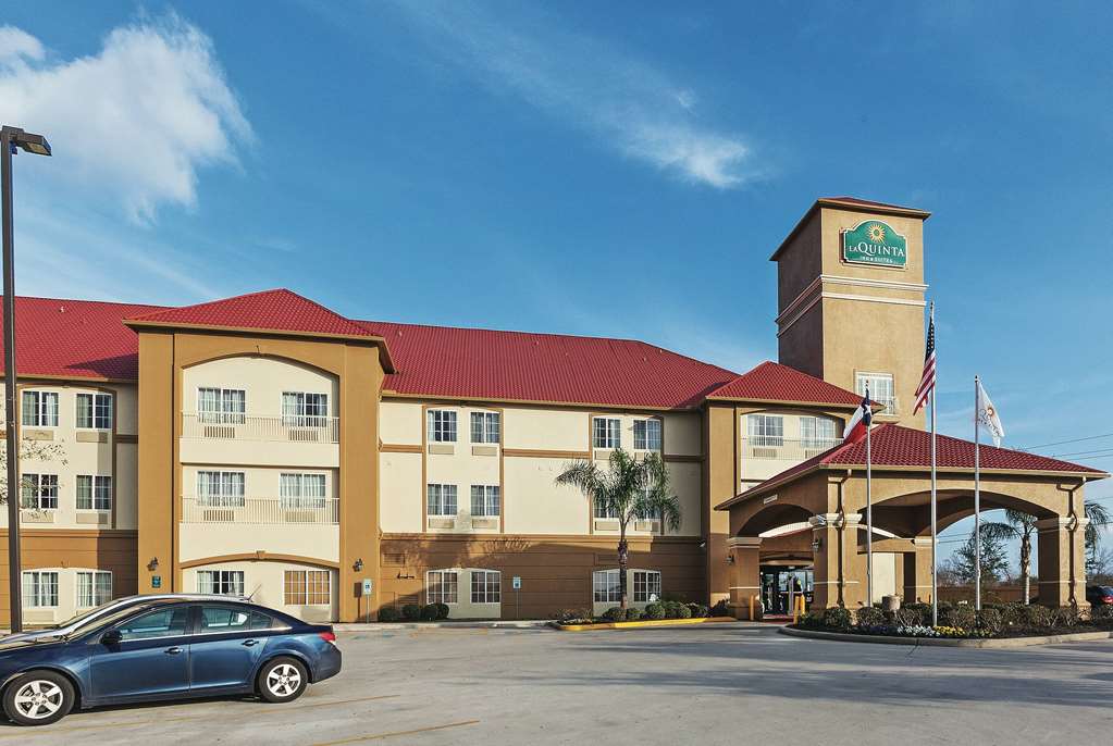 La Quinta Inn & Suites by Wyndham Houston Hobby Airport — hotel near William P. Hobby Airport