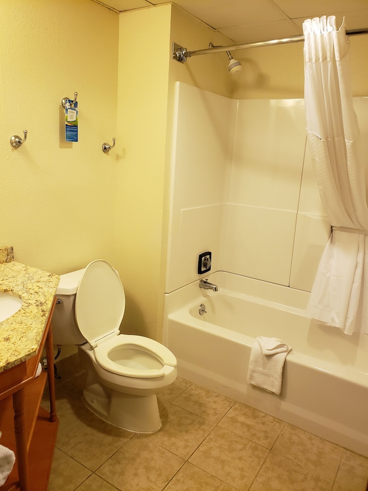 A Victory Hotel & Suites - photo 7