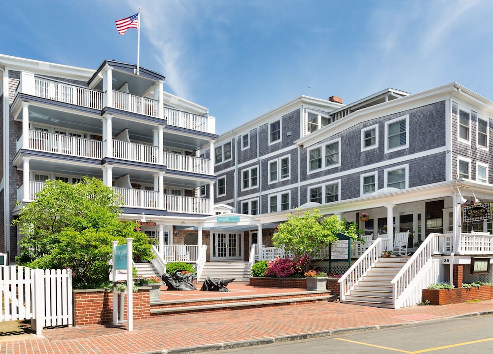 Vineyard Square Hotel & Suites - photo 27