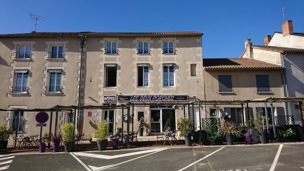 Hotel Des Deux Porches — Verrieres