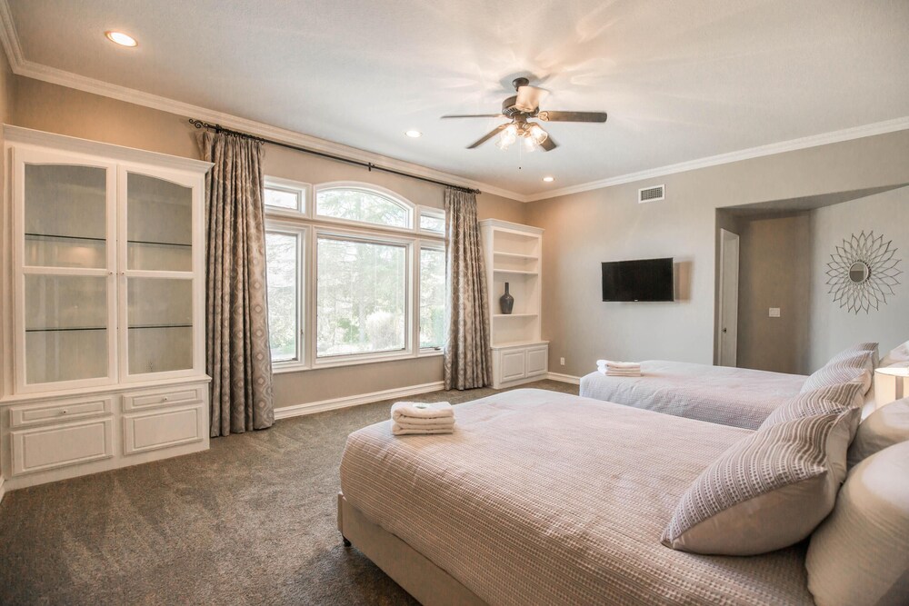 La Barrique by AvantStay Sleeps 22 14 Acre Estate Secluded in Wine Country - photo 10