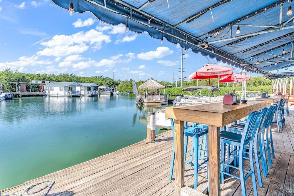 Aqua Lodges at Hurricane Hole Marina - photo 34