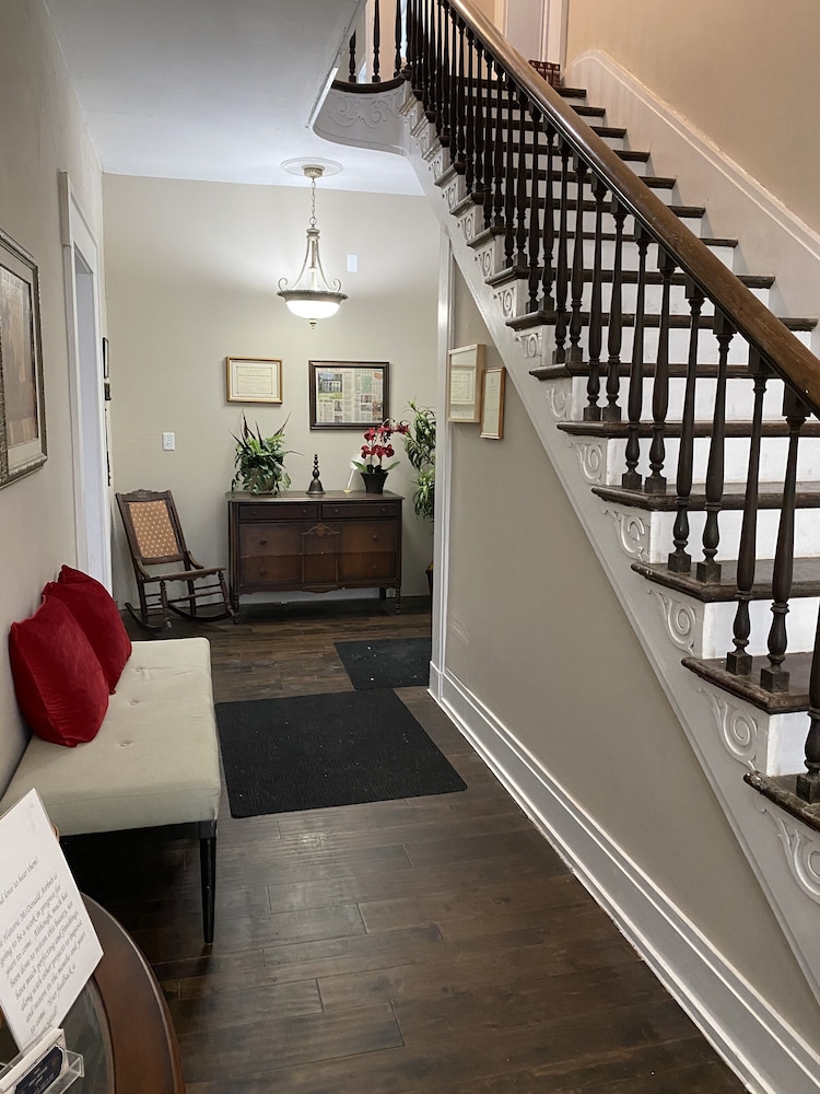 Historic McDonald Airbnb - photo 17