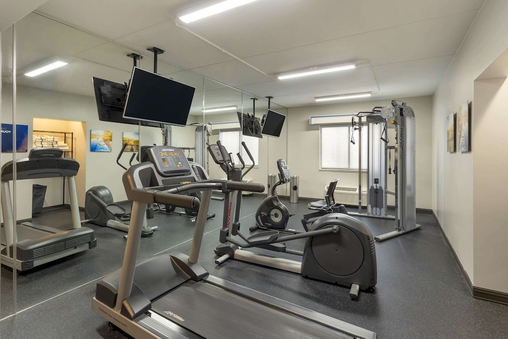 Comfort Inn & Suites Mundelein Vernon Hills - photo 21