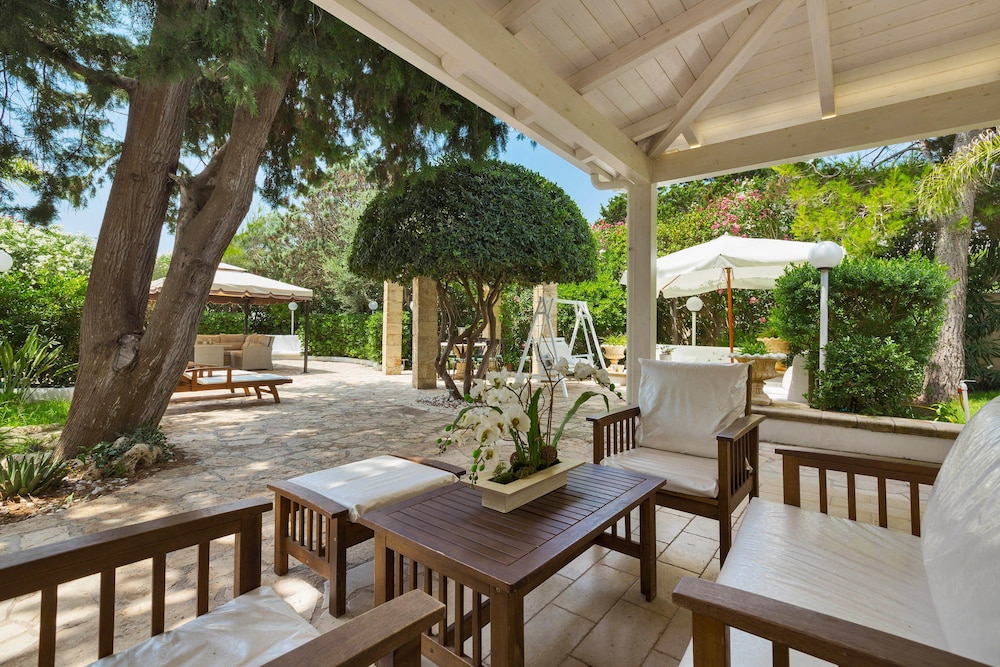 Villa Ariel — 4-Star Luxury Hotel in Porto Cesareo, Italy